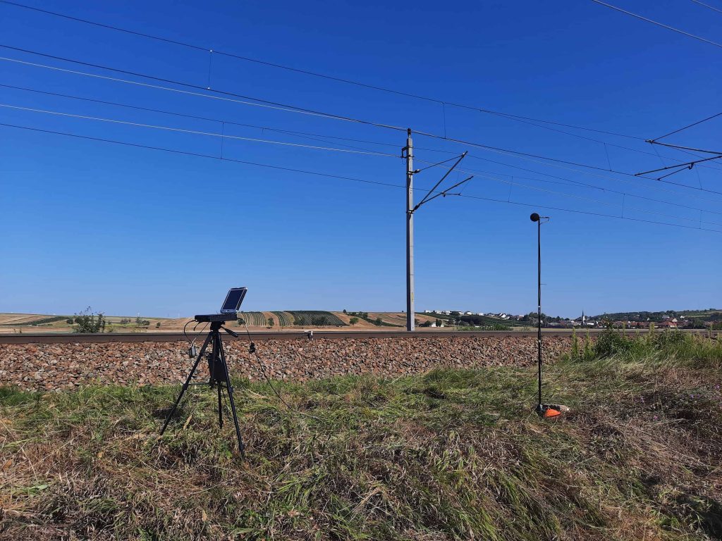 The acoustic measurements according to TSI NOI 2014/1204/EU were performed to determine pass-by noise, rail roughness and track decay rate.